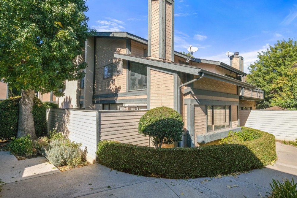 MultiLevel Tarzana Townhome The Dinsky Team Studio City Real