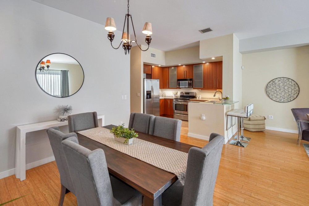 4705 Whitsett unit 101