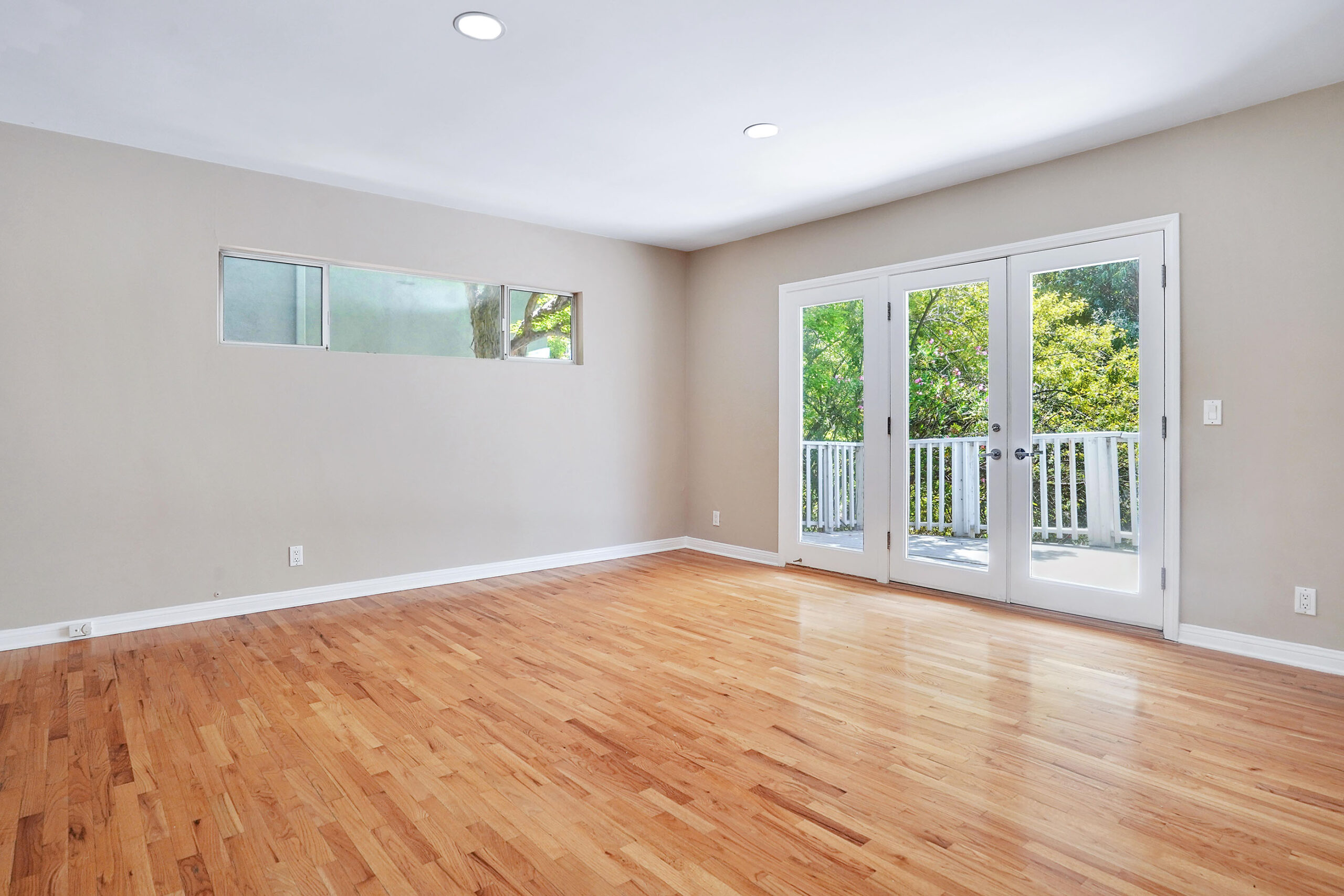 3387 Wrightwood Dr, Studio City The Dinsky Team