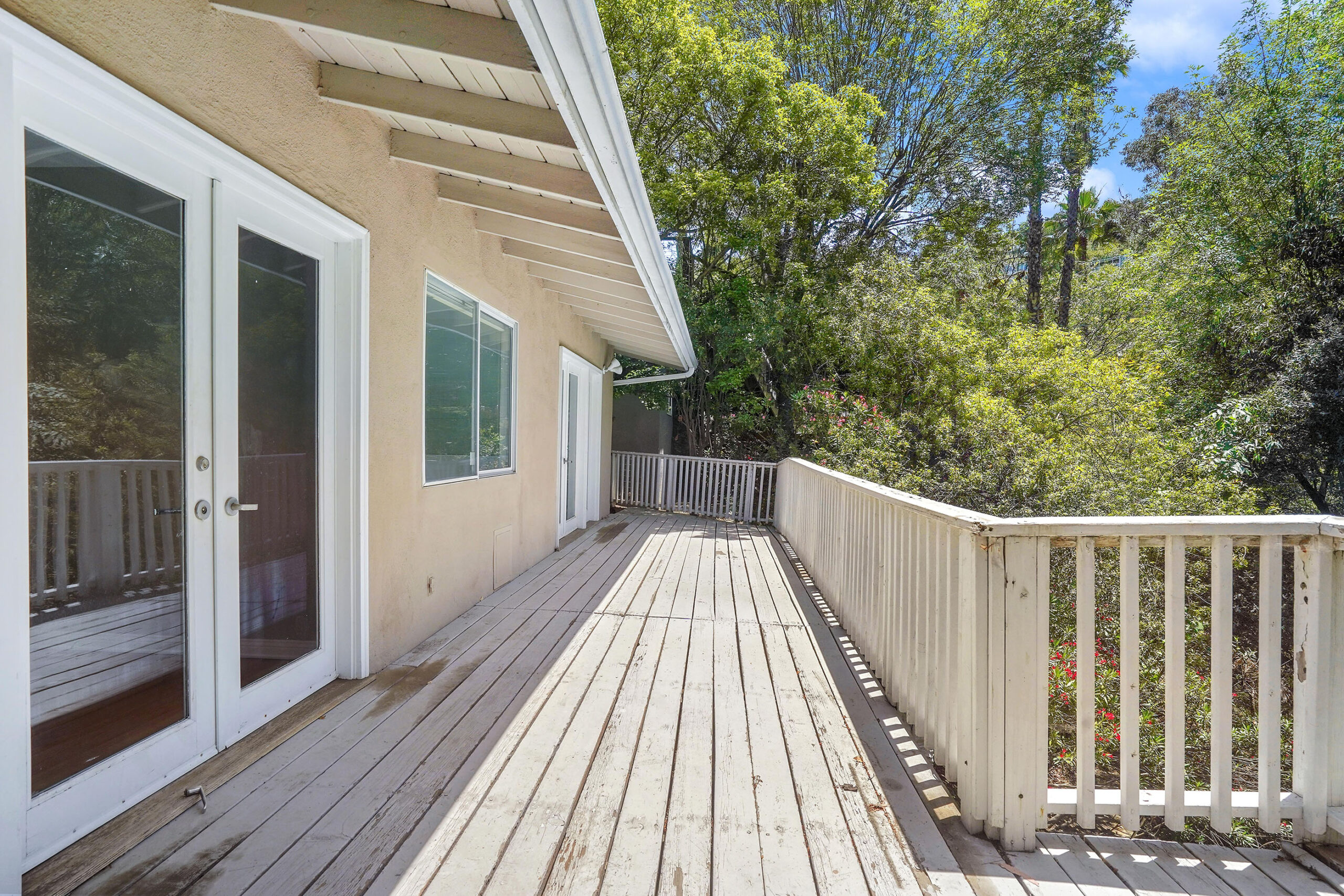 3387 Wrightwood Dr, Studio City The Dinsky Team