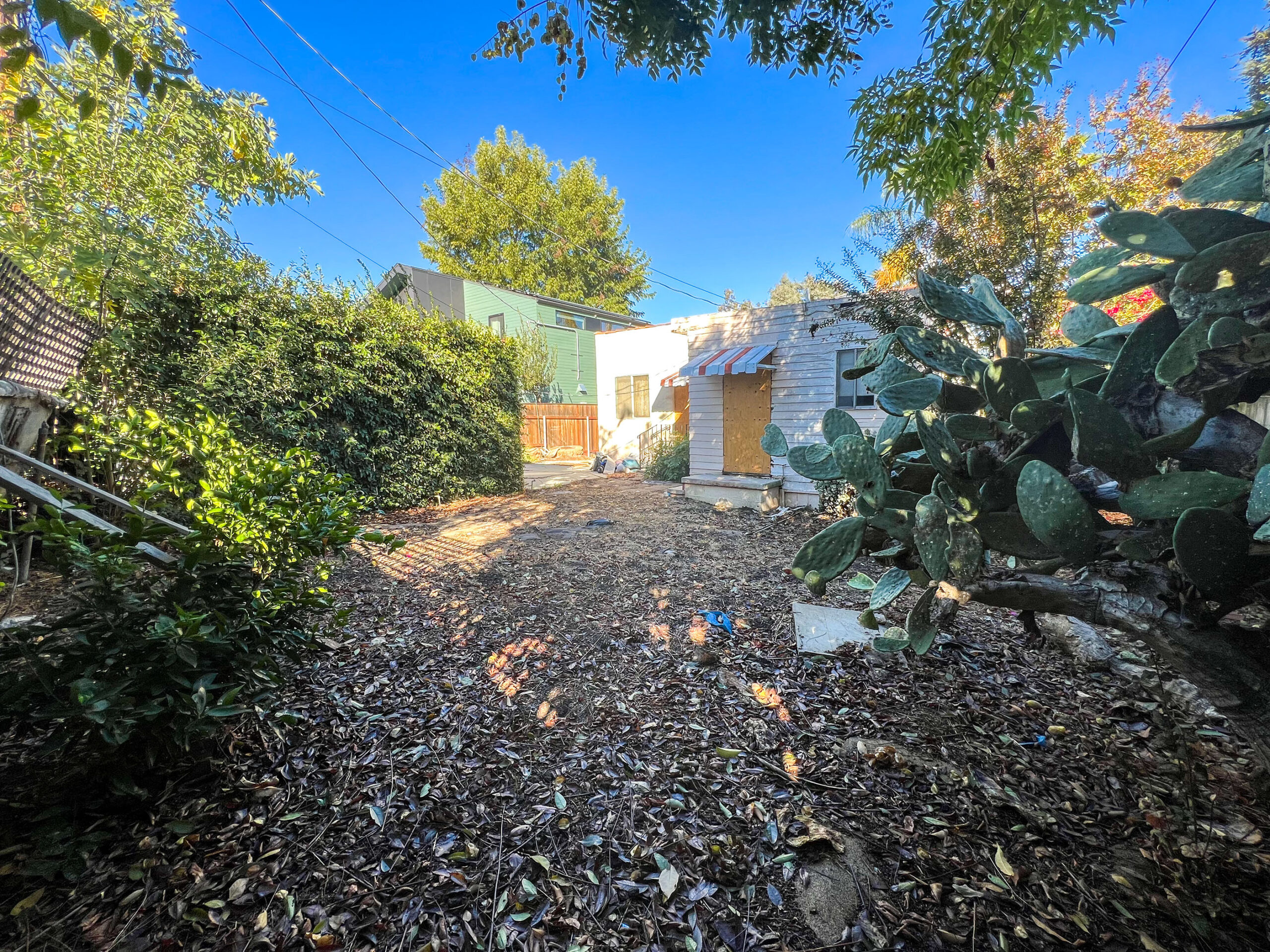 12128 Viewcrest Rd, Studio City The Dinsky Team