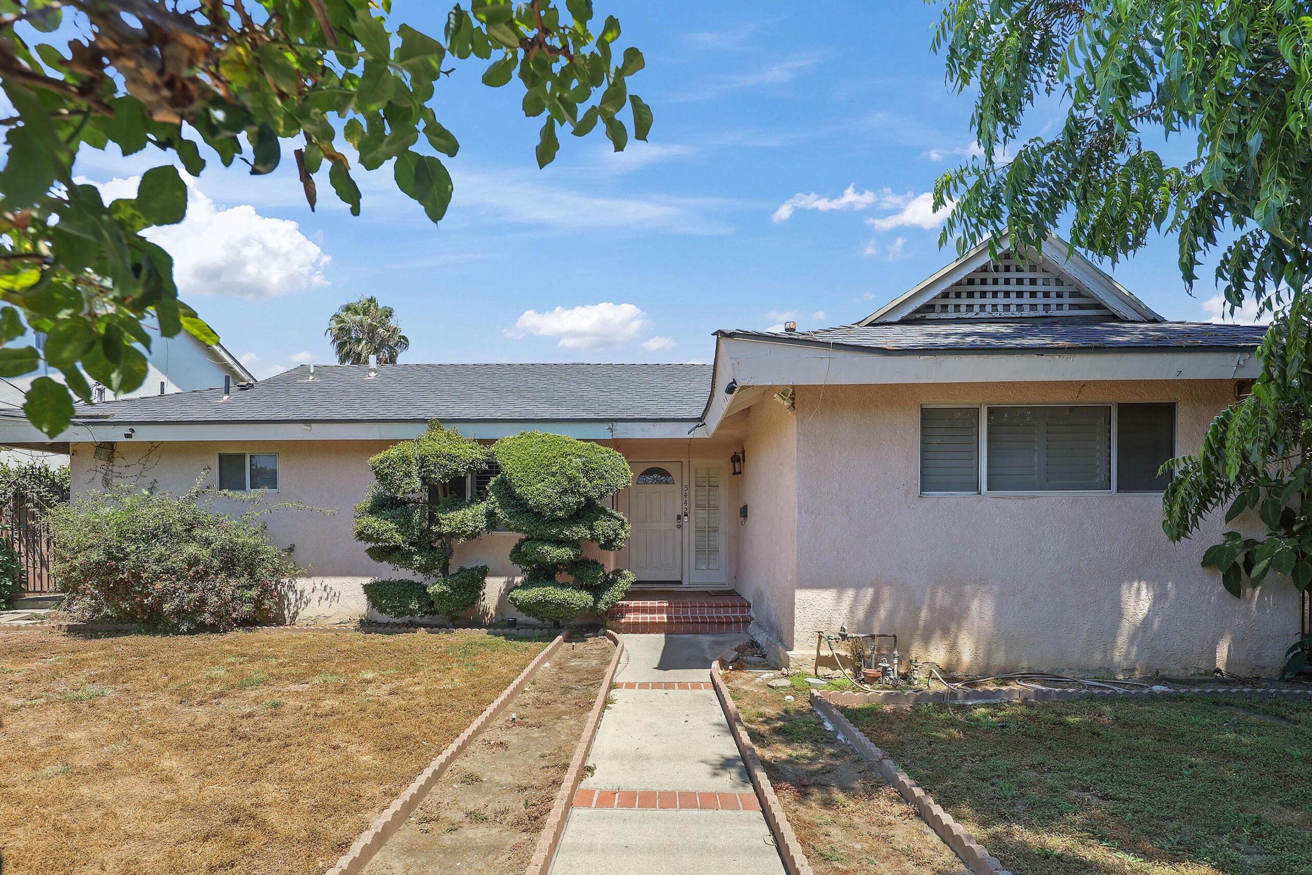 5442 Hazeltine Ave, Sherman Oaks The Dinsky Team